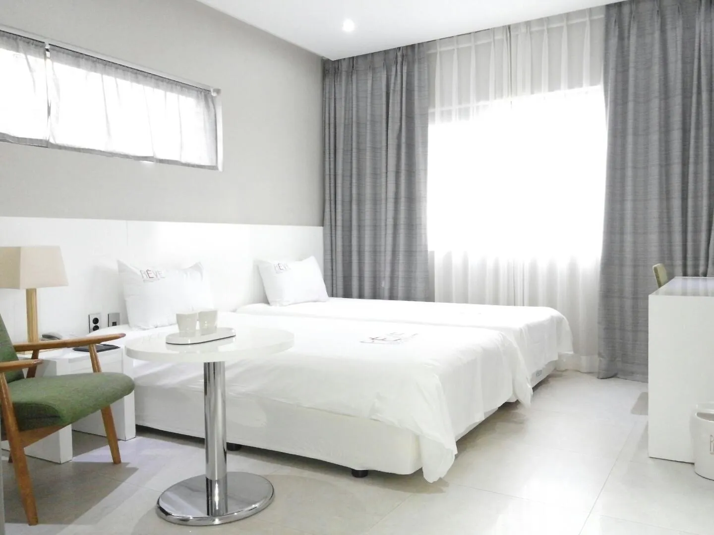 Reve Business Hotel Jeju Motel